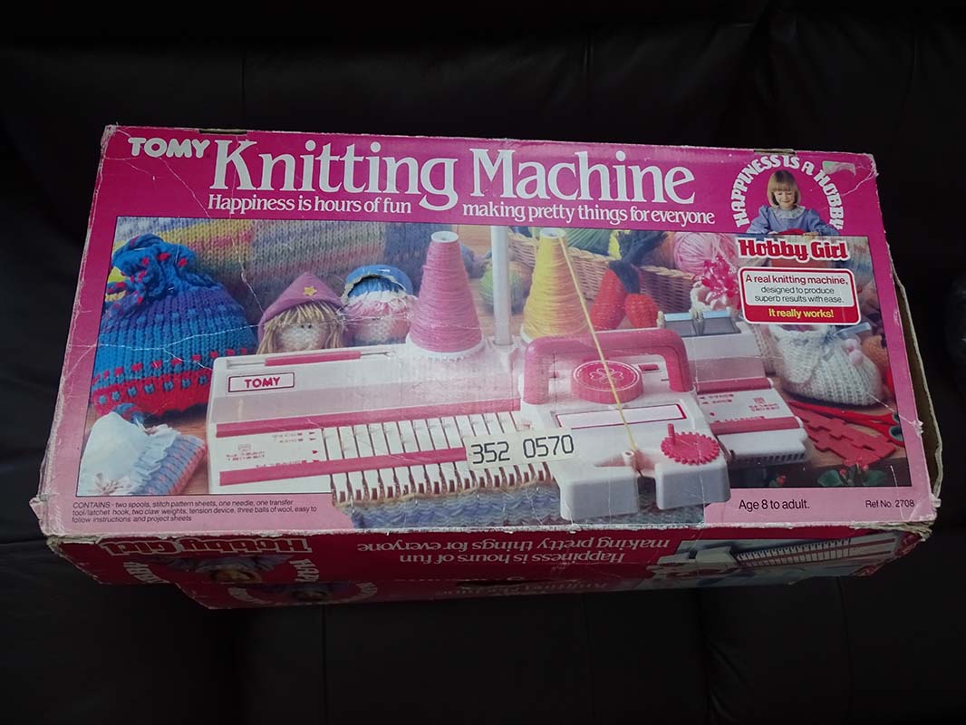 tomy knitting machine image 5 - Crafters Media